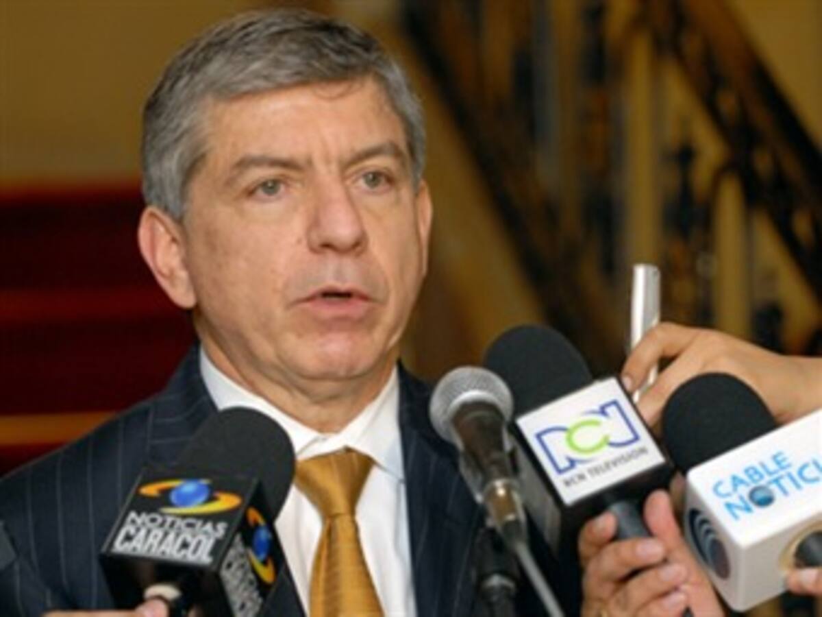 El gobierno es centralista y poco eficiente: César Gaviria