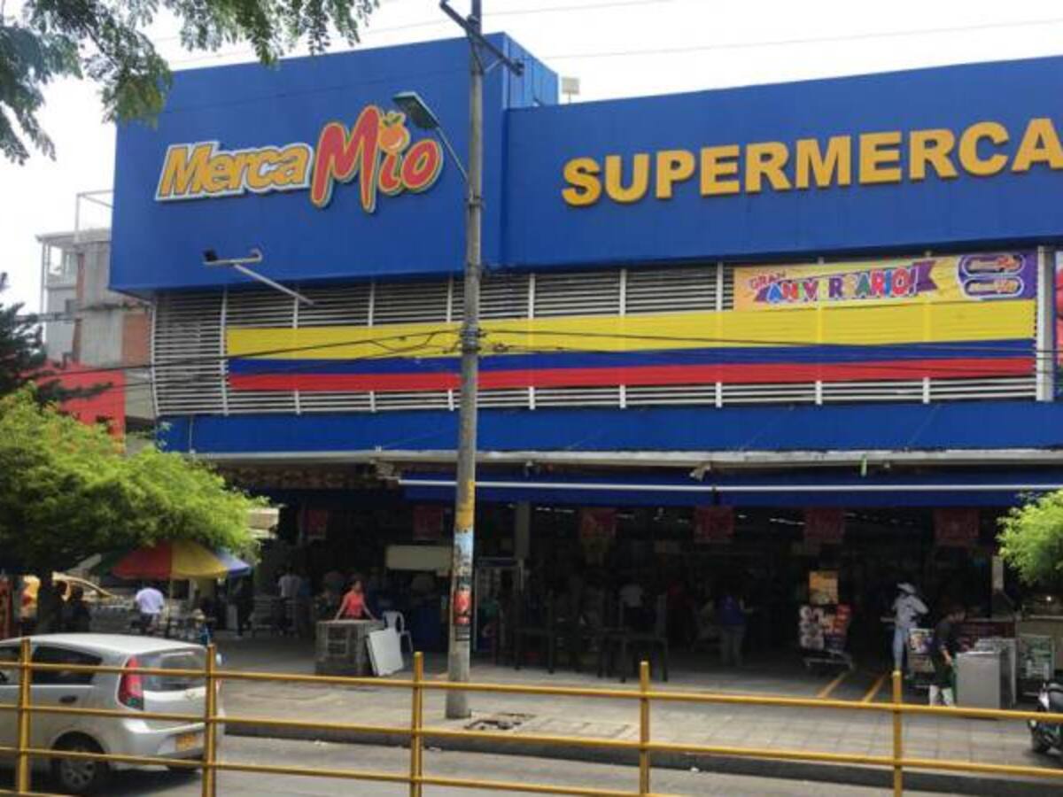 Asaltantes roban supermercado al sur de Cali
