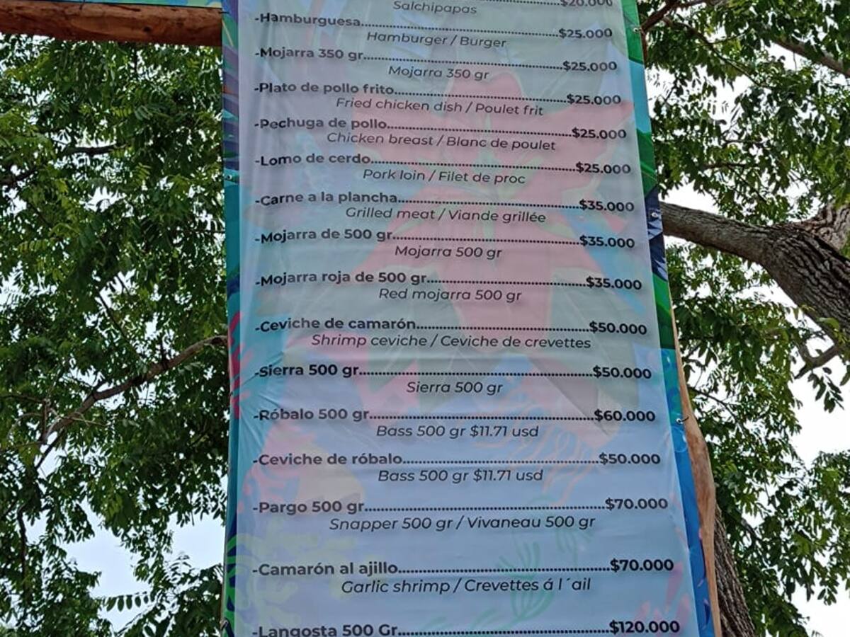 Nativos de Playa Blanca instalan vallas con precios de productos para evitar abusos