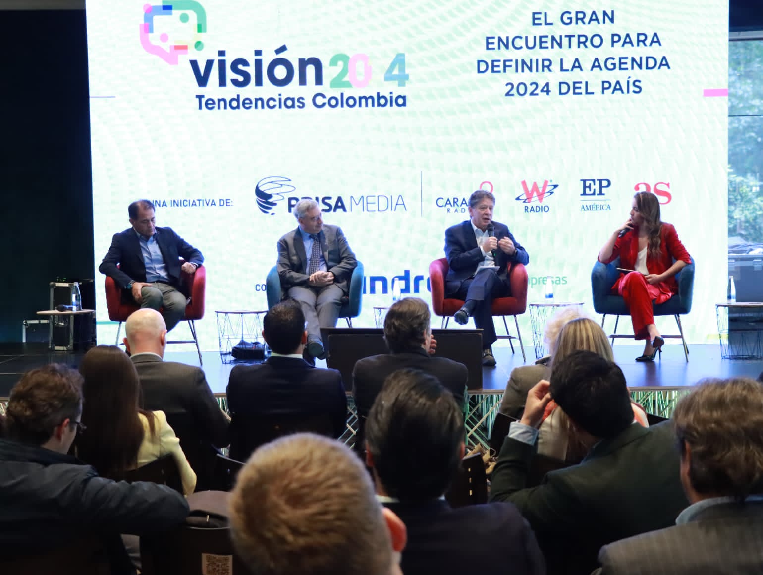 Invitados del panel “Empresarios, el gran acuerdo”. Foto: Caracol Radio.
