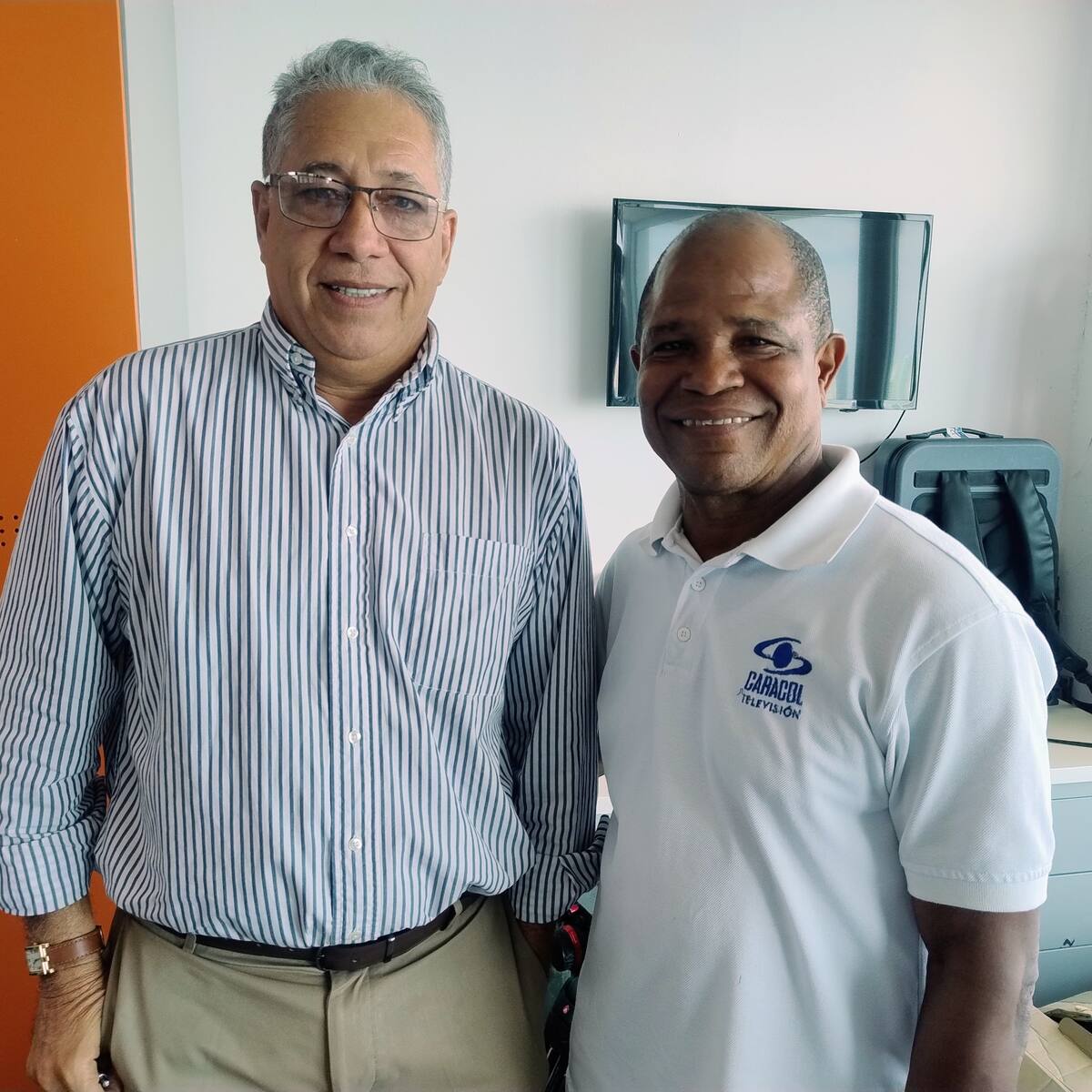 En Cartagena Carlos Cataño y su camarógrafo Julio Torreglosa se retiran tras lograr jubilación