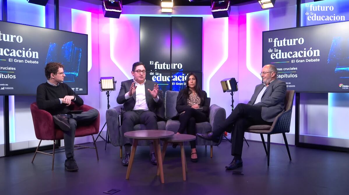 Expertos conversan alrededor de las oportunidades y retos que tiene el país en el sector educativo de cara al gran foro El Futuro de la Educación, que se estará realizando el 19 de septiembre en el Movistar Arena. | Foto: Caracol Radio