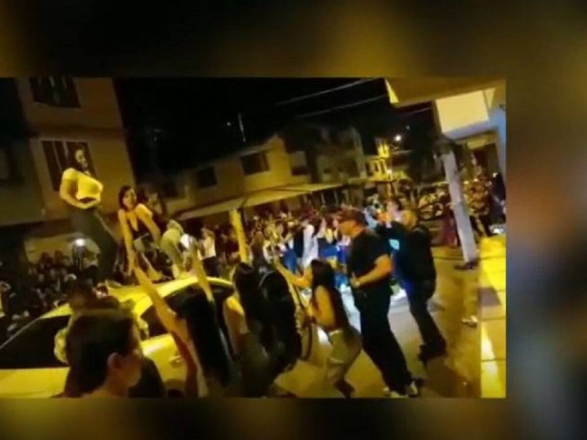 Cientos de indisciplinados se aglomeraron en una fiesta en Barbosa