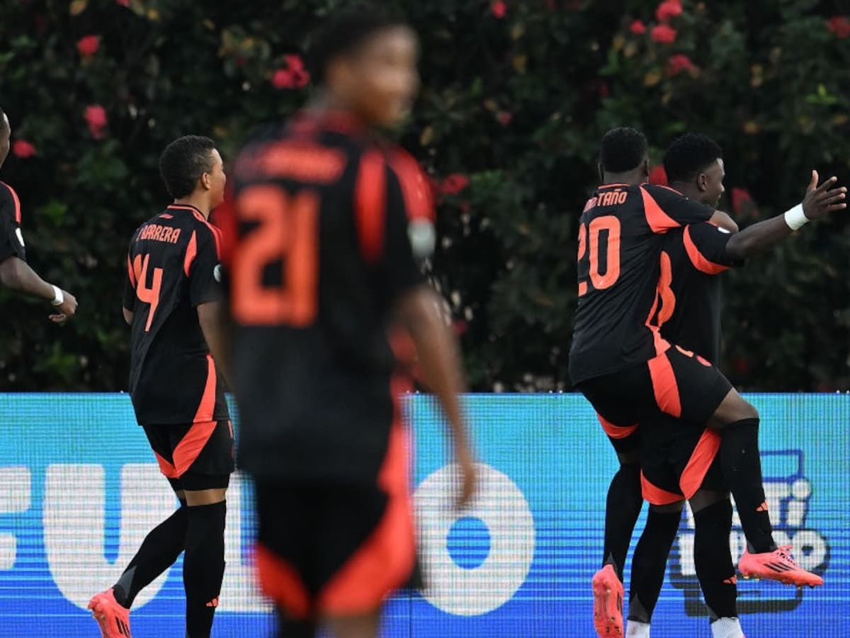 Colombia, con nómina alterna, vence a Brasil y termina líder del Grupo B