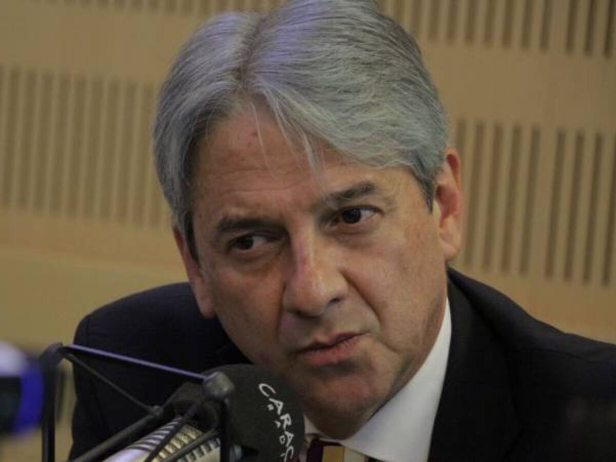 "Las Farc no van a llegar a la JEP a decir que son narcotraficantes": senador Amín