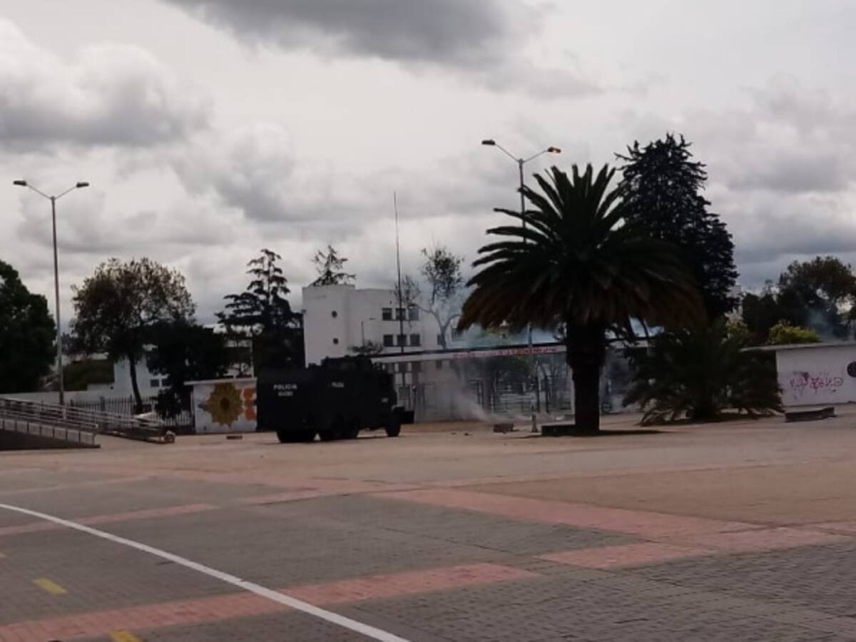 Protesta de estudiantes en la Calle 26 genera problemas de tráfico