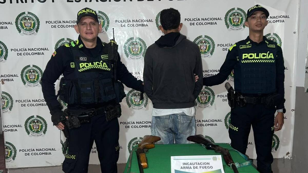 Capturan sujeto que llevaba dos escopetas ocultas en un costal en Calamar