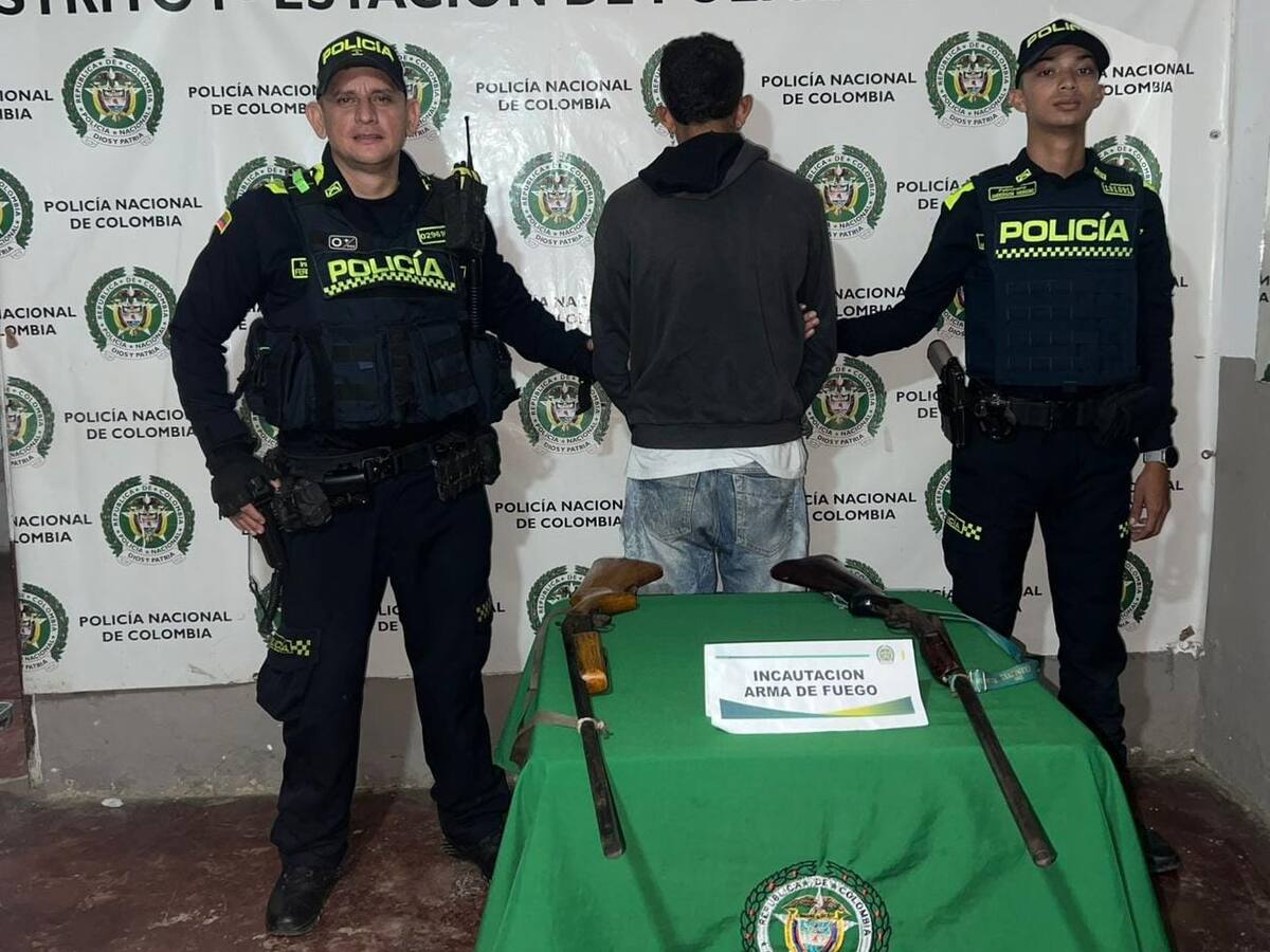 Capturan sujeto que llevaba dos escopetas ocultas en un costal en Calamar