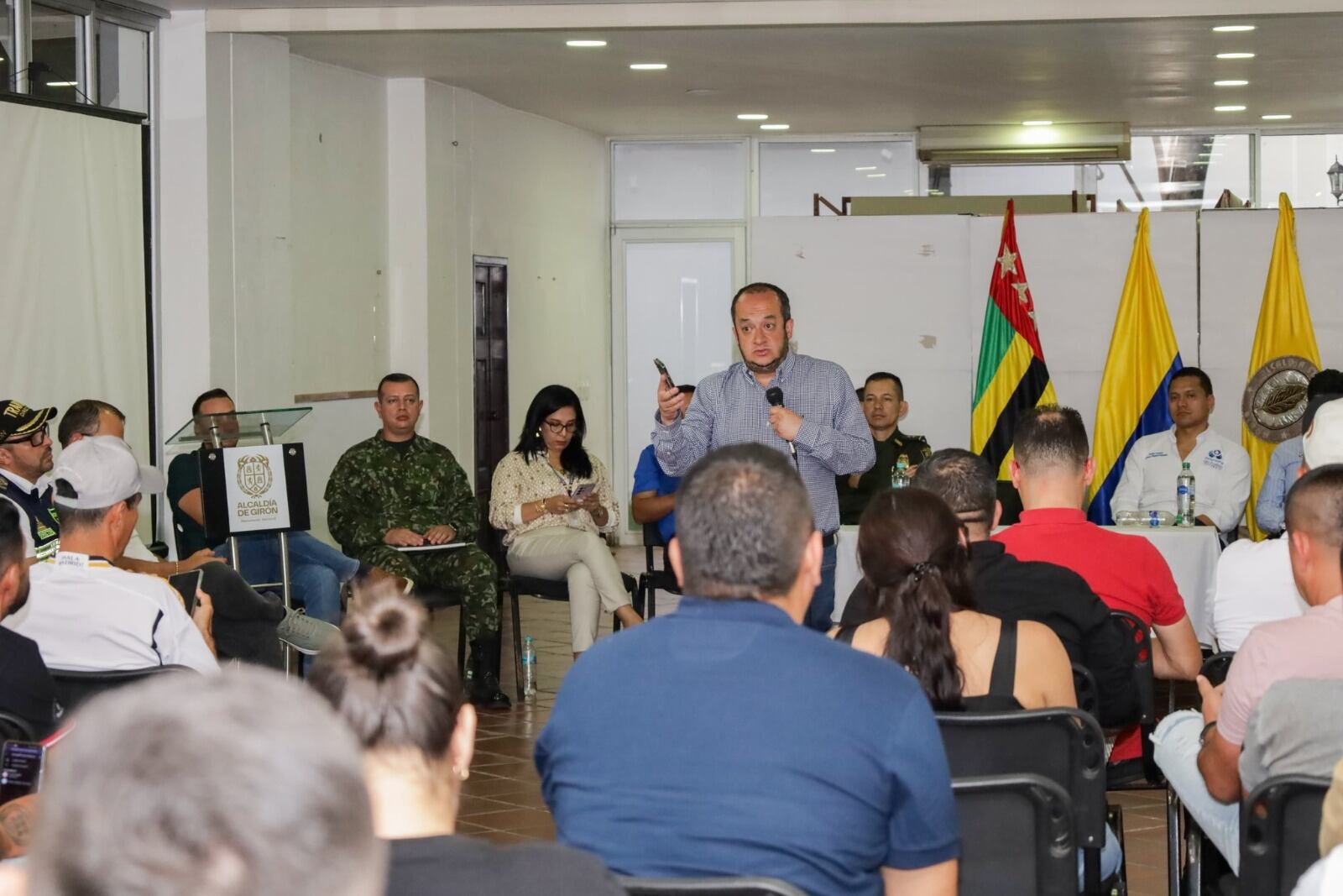 Camioneros en Santander descartaron irse a paro tras diálogo con el MinTransporte. Foto: Alcaldía de Girón.