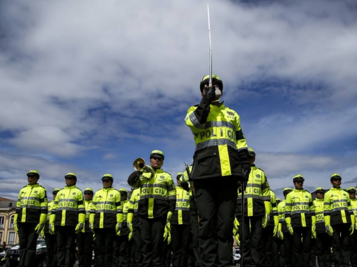 Ordenan retirar reportes de infidelidad de hojas de vida de policías