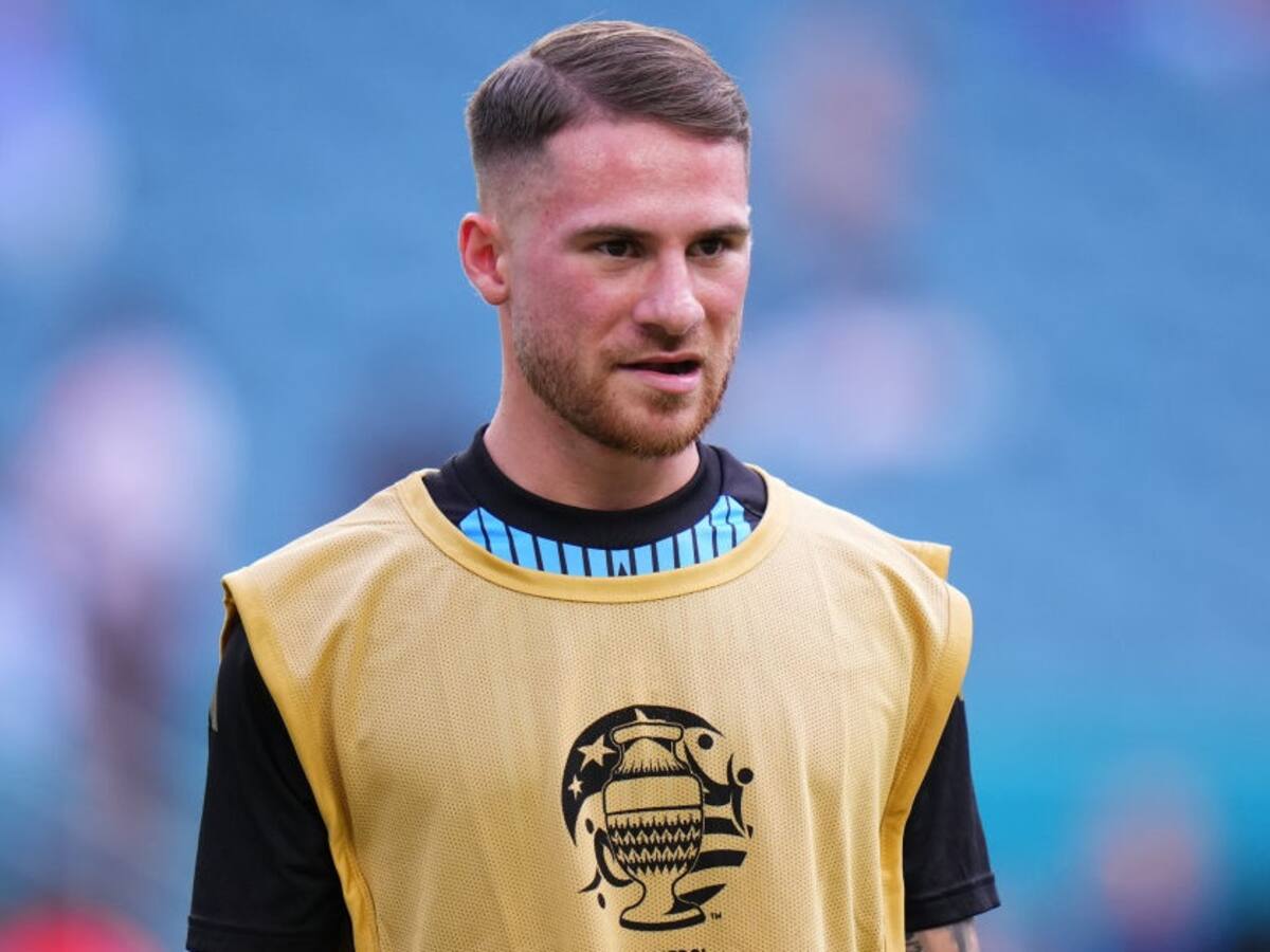 Dramático momento: Mac Allister tuvo que ayudar a su familia a ingresar al estadio