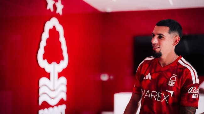 Daniel Muñoz, nuevo jugador del Nottingham Forest