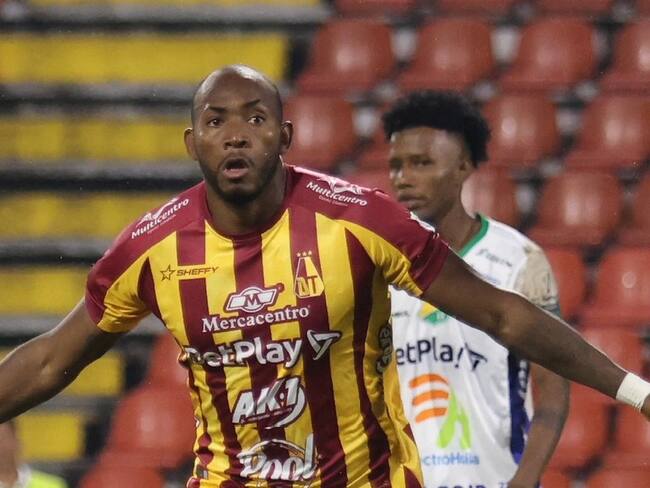 Diego Herazo festeja uno de sus dos goles ante el Huila / Twitter: Deportes Tolima.