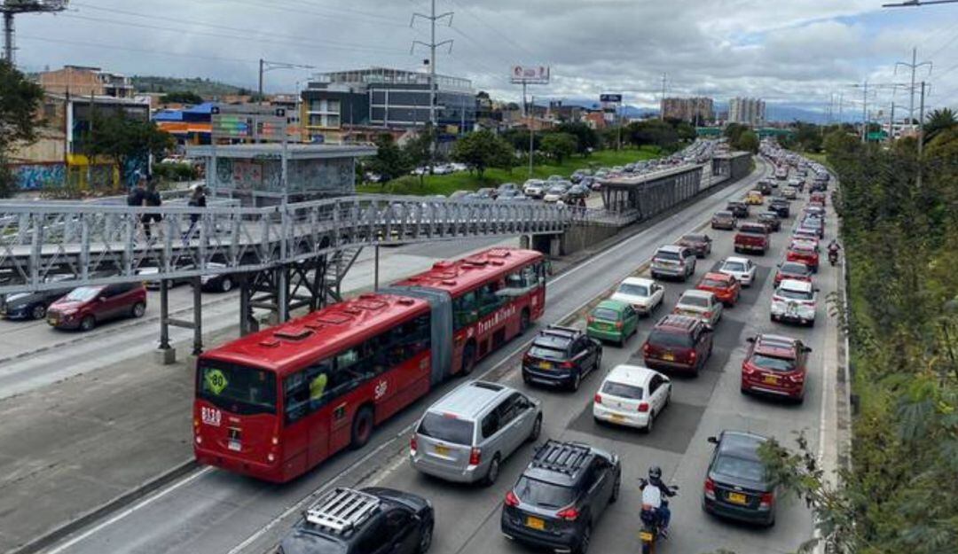 Trancón en autopista norte de Bogotá durante elecciones presidenciales