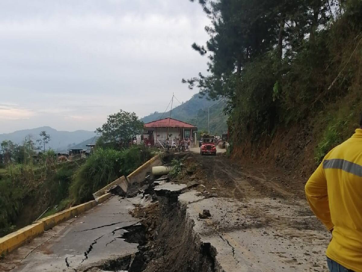 Habilitan con paso restringido la vía Manzanares - Marquetalia, oriente de Caldas