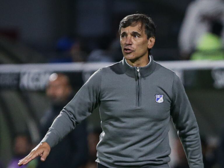 Fabián Bustos: Tan fácil amonestó a Mackalister, cuando 2 veces en la misma jugada tuvo que echar a Salazar / Colprensa