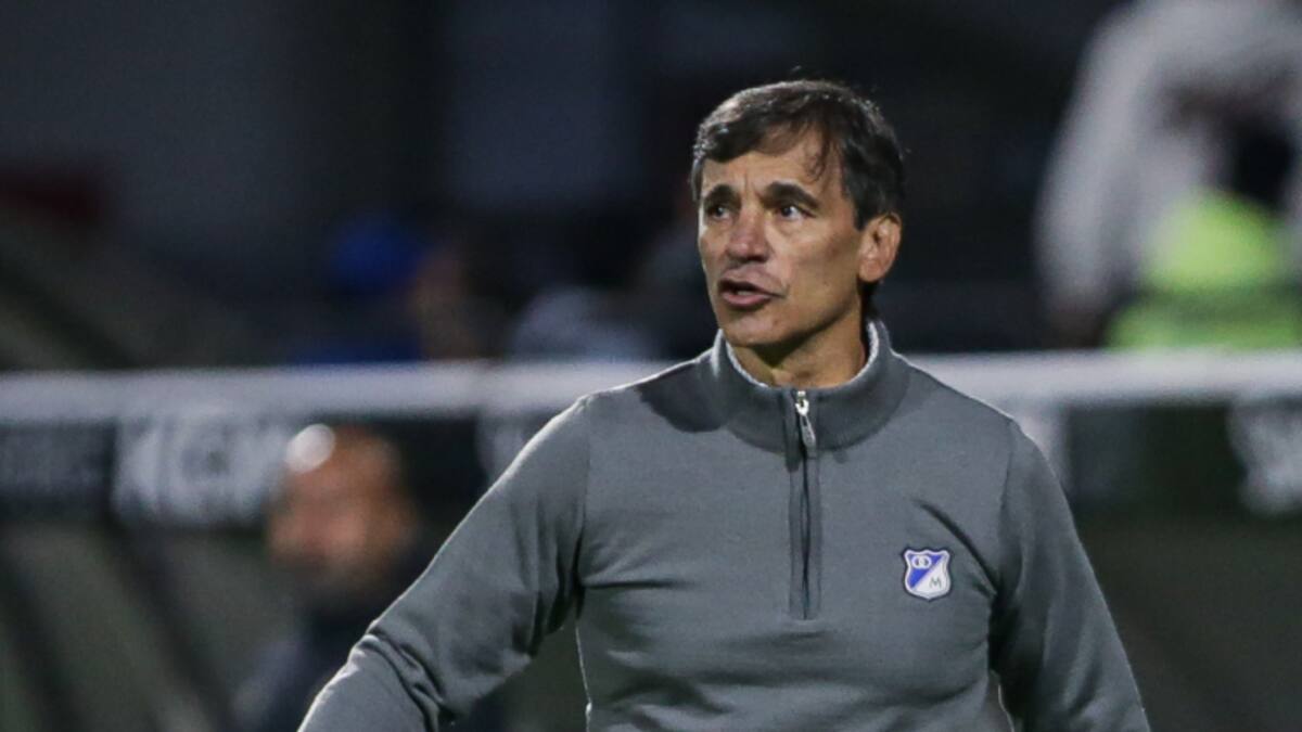 Bustos: Tan fácil amonestó a Mackalister, cuando 2 veces en la misma jugada tuvo que echar a Salazar