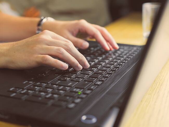 A young woman is entertaining with his laptop