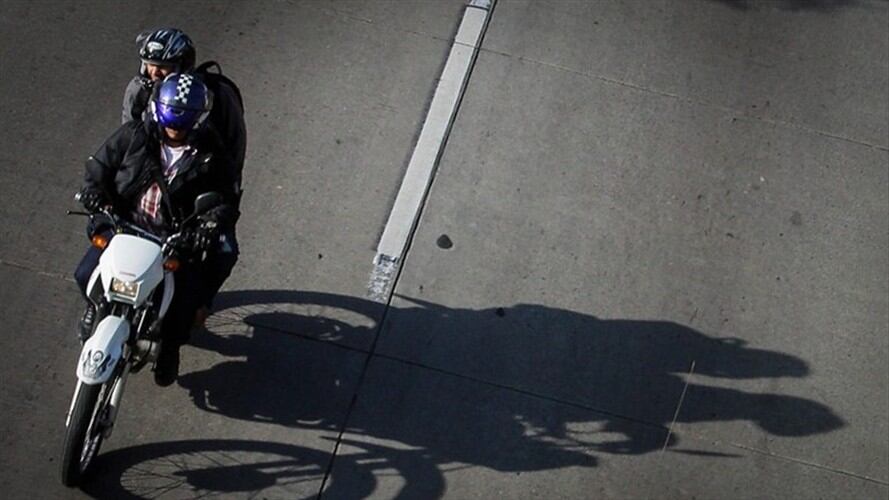 En Envigado extienden por seis meses más prohibición del parrillero en motocicleta. Foto: Colprensa