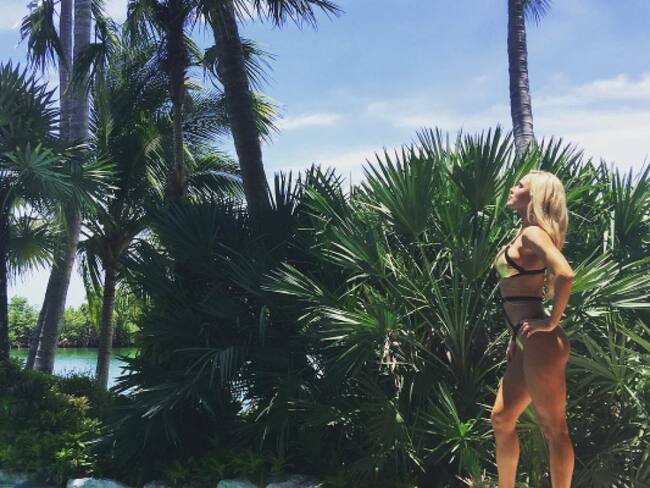 La rubia compartió en sus redes sociales los mejores momentos del trabajo que realizó en las playas hawaianas, que fueron agradadecidos por los más de 1.7 millones de "followers" que tiene solo en Instagram.