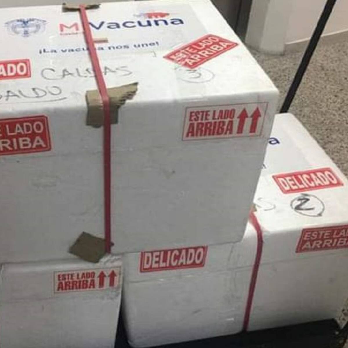 Llegan a Caldas vacunas de Pfizer y AstraZeneca