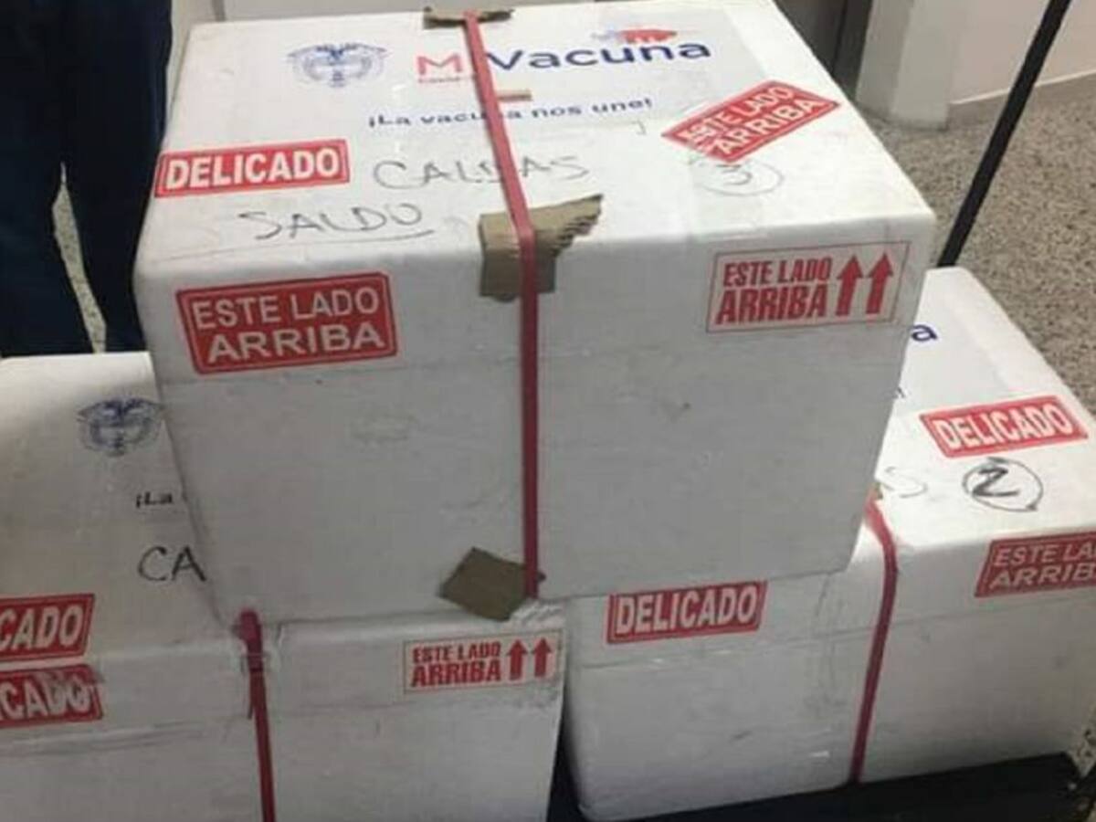 Llegan a Caldas vacunas de Pfizer y AstraZeneca