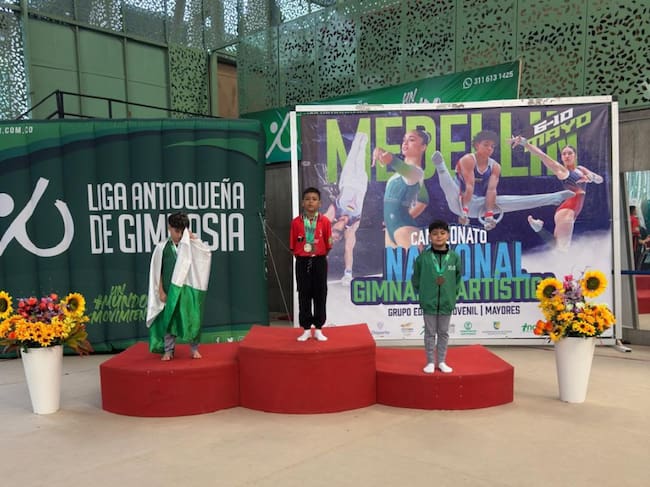 Cucuteños en el pódium del Campeonato Nacional de Gimnasia en Medellín. / Foto: Suministrada por Jairo Cadena.