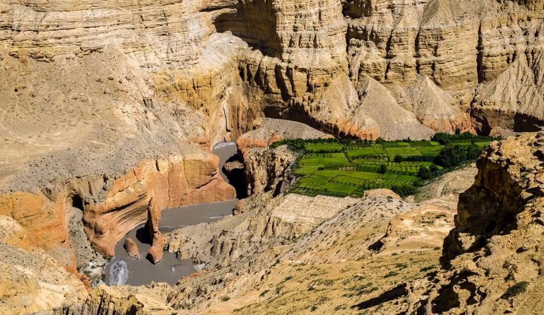 Cultivos en medio de zonas erosionadas en Nepal.               Foto: Getty 