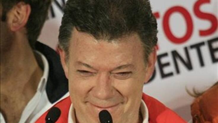 Santos dijo que continuará trabajando como si fuera de último en las encuestas
