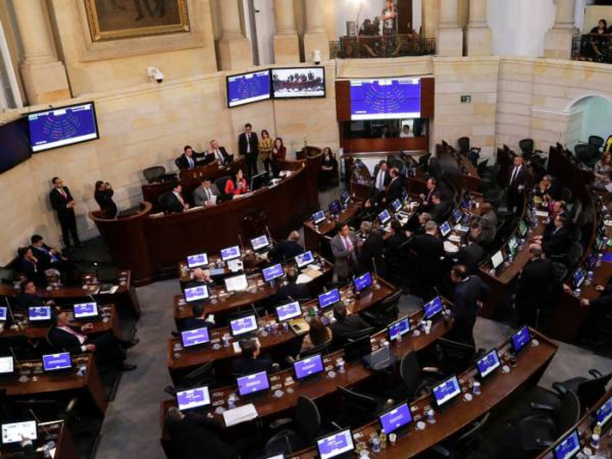 Senado elegirá hoy al nuevo director administrativo