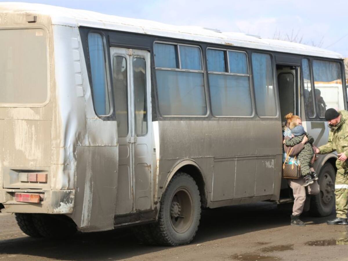 Cerca de 160 vehículos evacuaron Mariupol por corredor humanitario