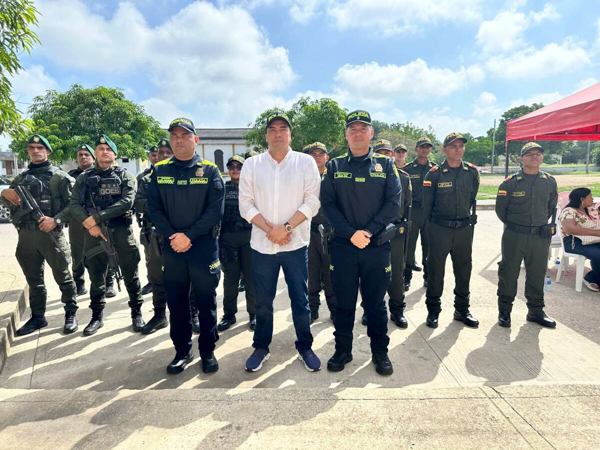En San Cristóbal- Bolívar fueron presentados 10 nuevos auxiliares de policía