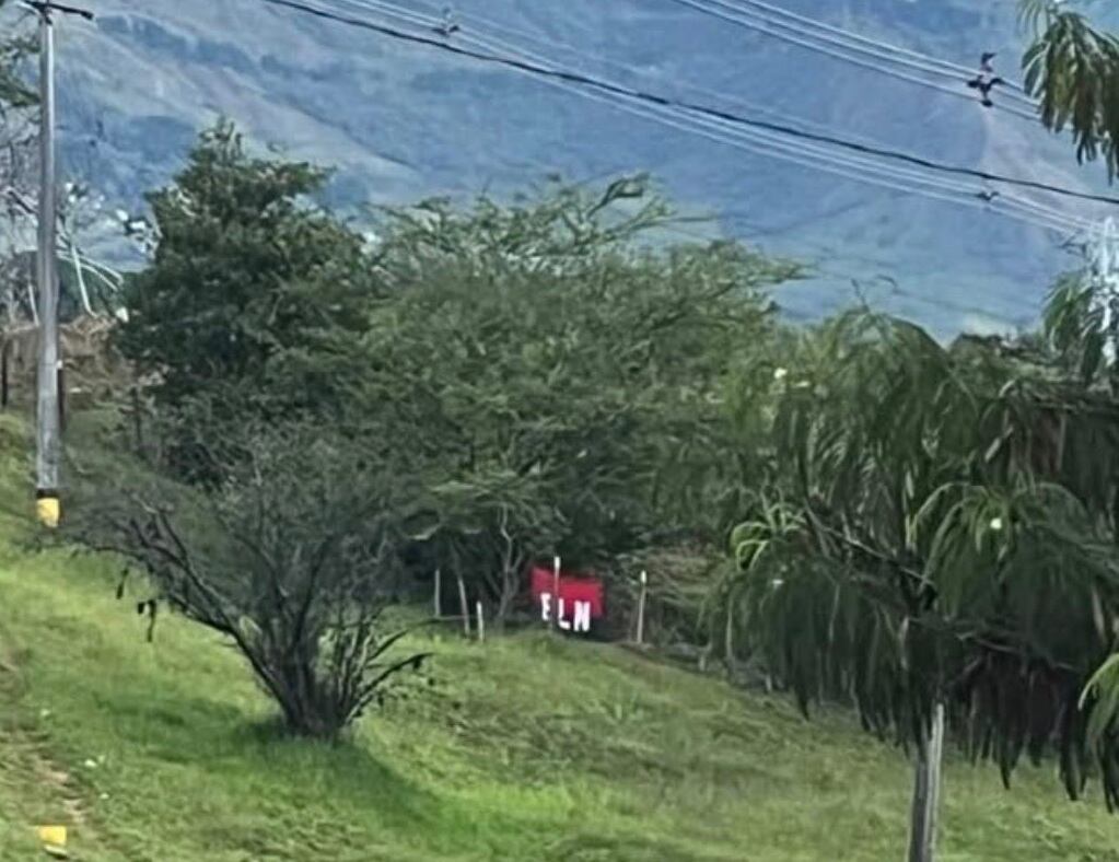 Bandera del ELN en Antioquia- foto cortesía