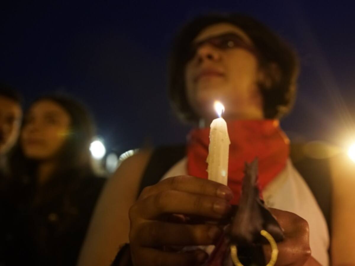 Con velatón y recolección de firmas rechazan freno a consulta minera