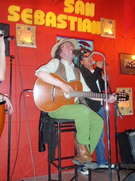 Roberto Caicedo, Twitter @jpcaballero04