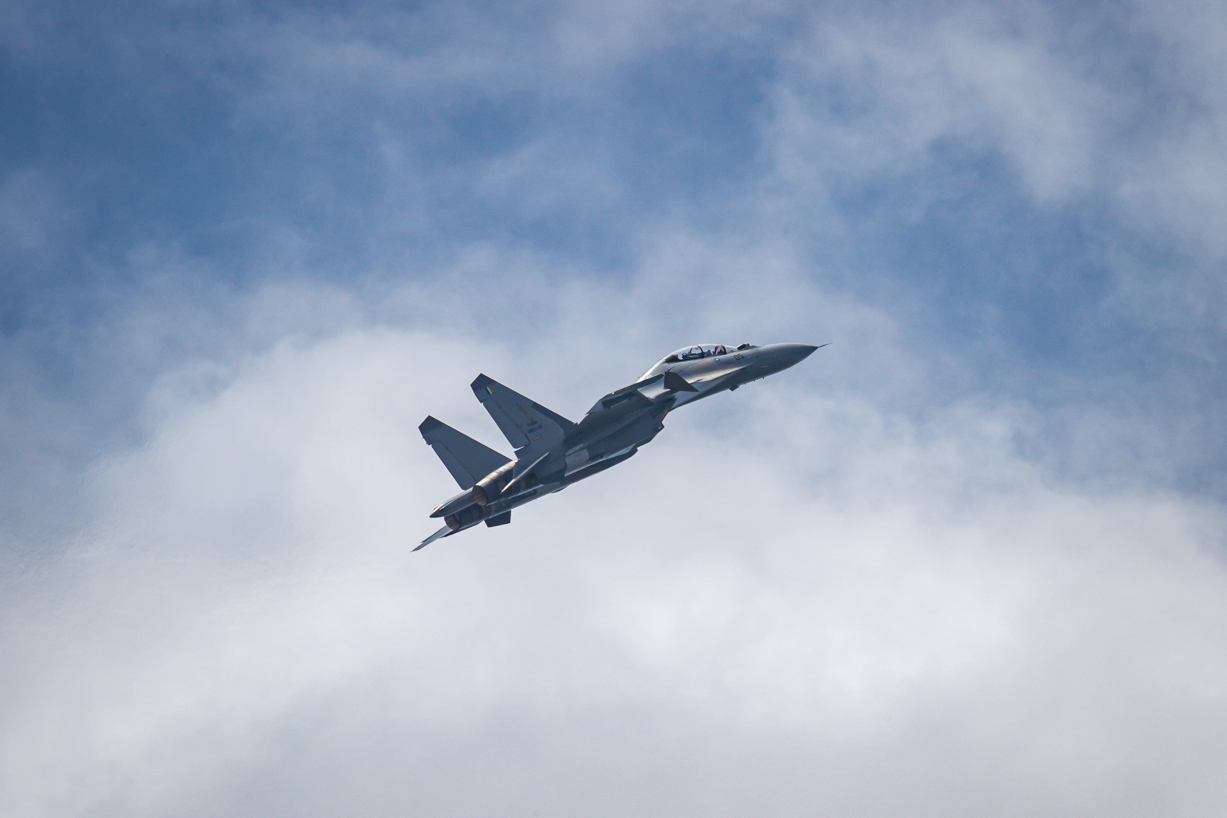 Vuelo de un caza Sukhoi 30.
(Foto: Annice Lyn/Getty Images)