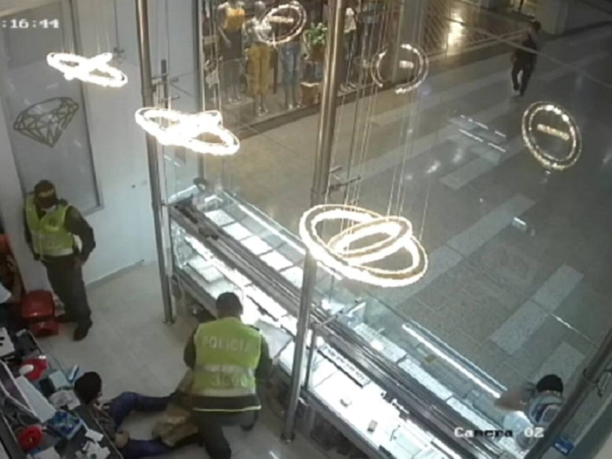 Policía recupera joyas hurtadas dentro de centro comercial en Barranquilla