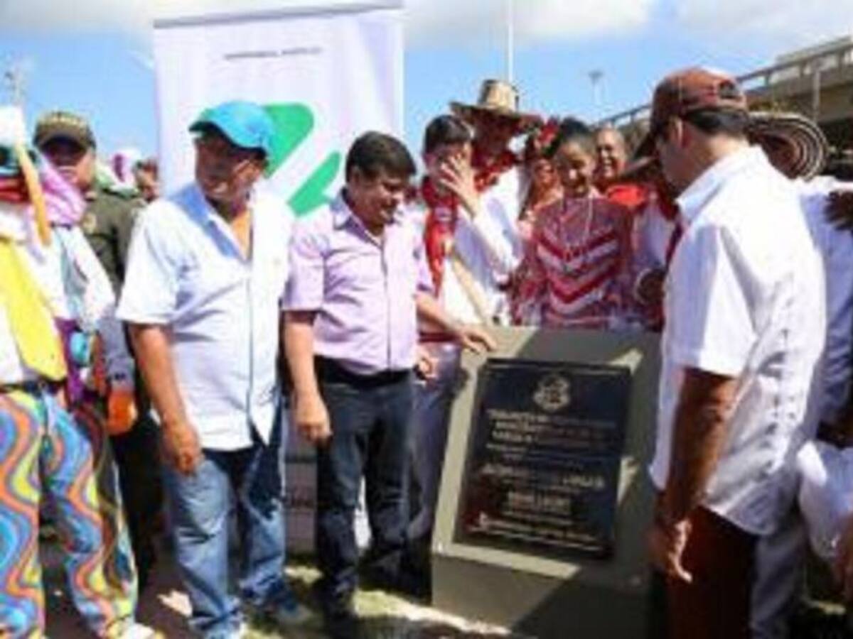 A ritmo de Carnaval, se recibieron obras de canalización de arroyo La María.