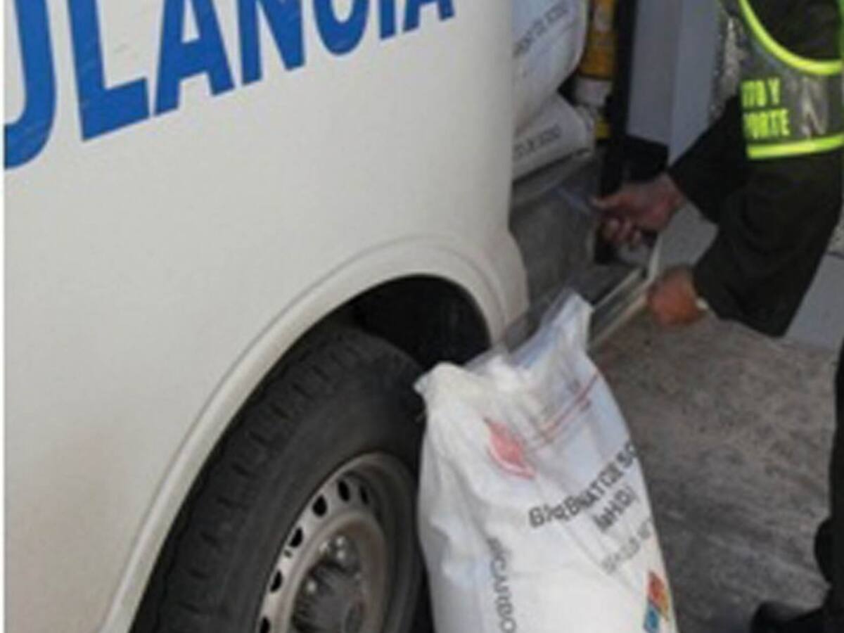 Hallan 150 kilos de coca en ambulancia