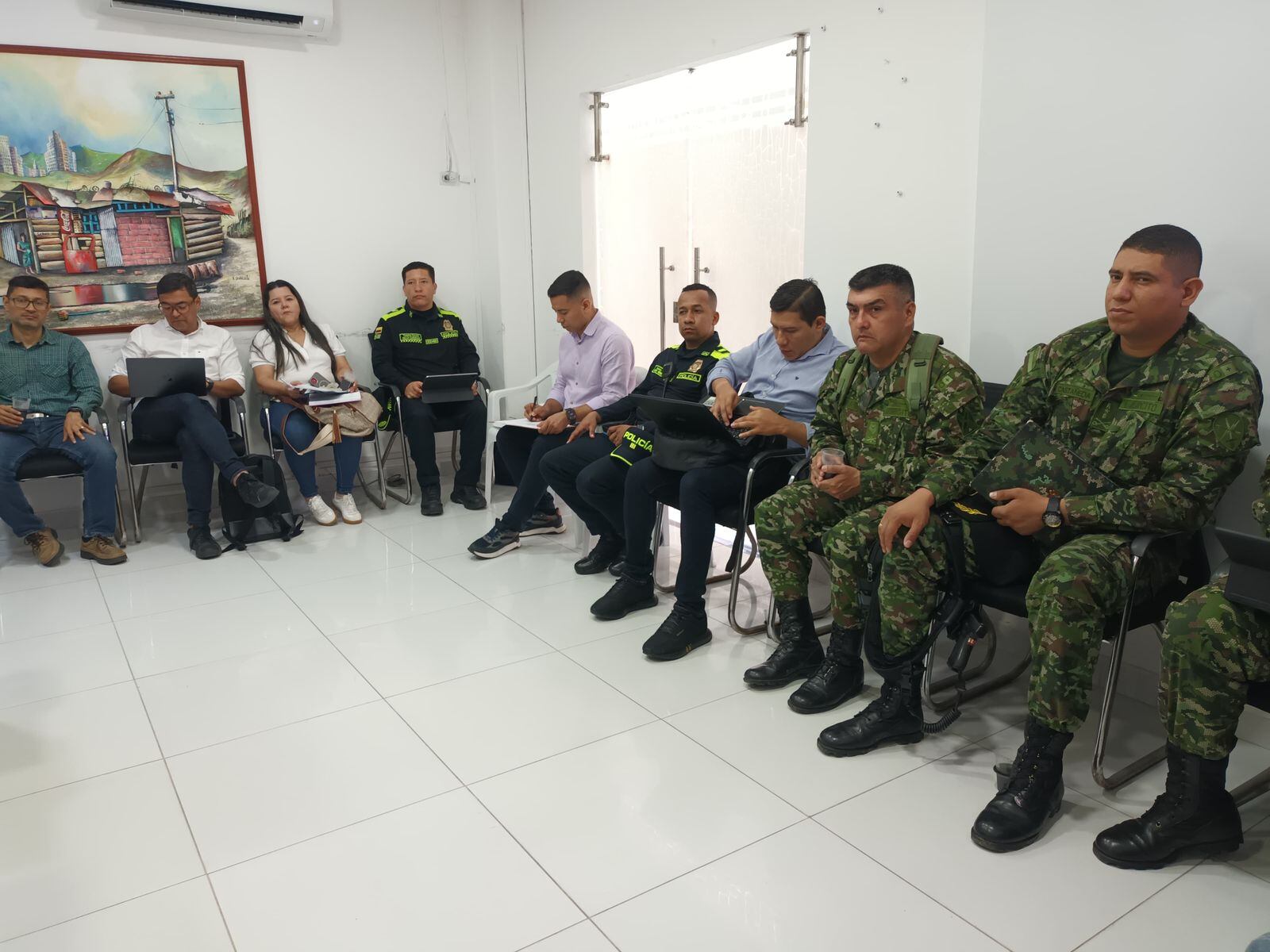 Juan Carlos Casallas, secretario de Gobierno del Huila, durante el consejo extraordinario de seguridad en Baraya.