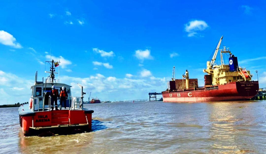 La cantidad total de carga movilizada por concepto de exportación es 48 millones de toneladas