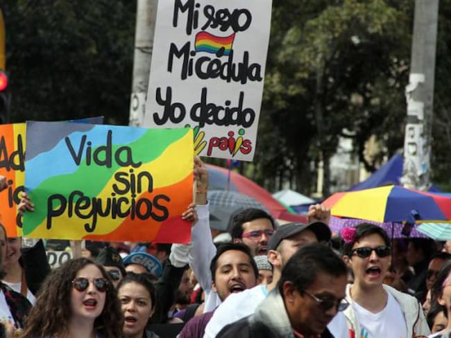 Masivo rechazo al “No Heterosexuales” utilizado por Álvaro Uribe