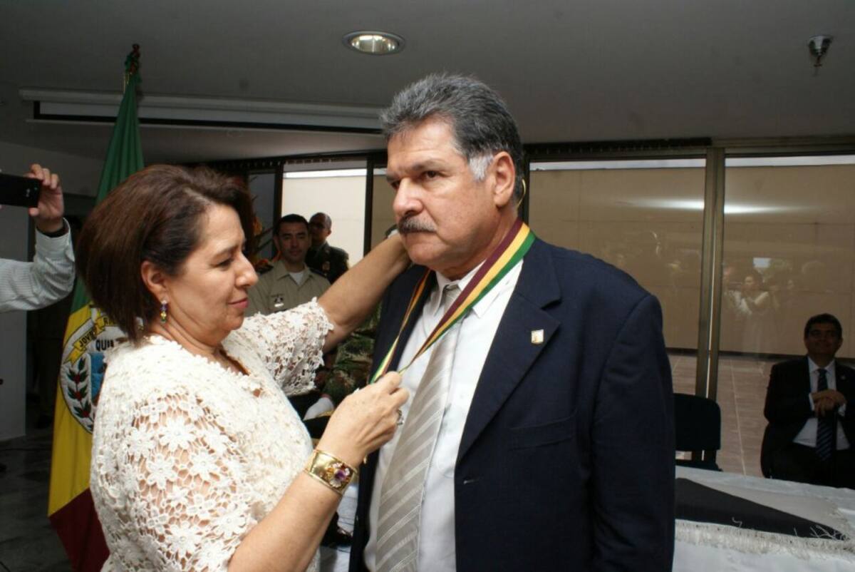 Henry Goméz Tabarez ex gobernador recibe reconocimiento por parte de la gobernadora encargada