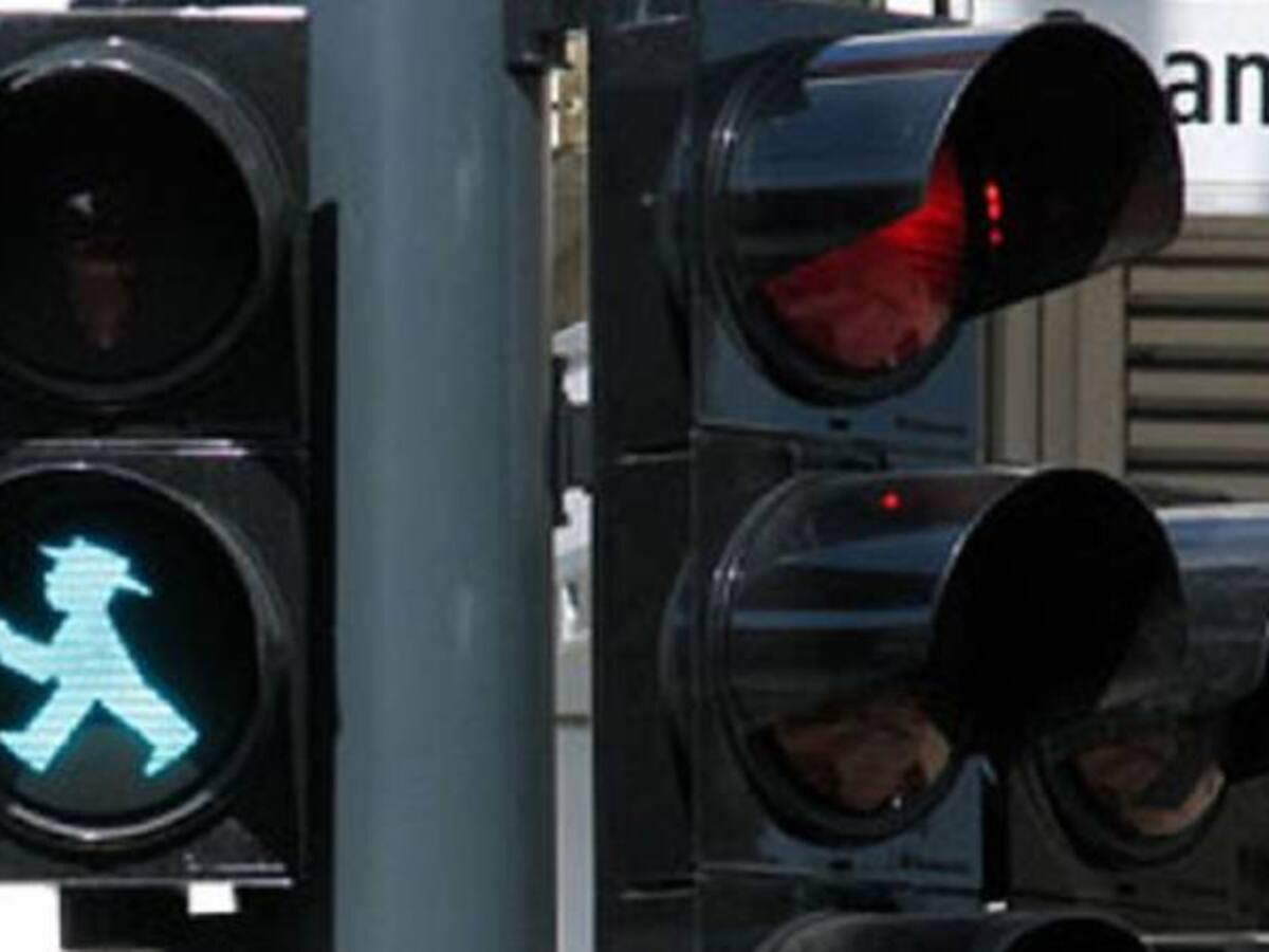 Evalúan terminar contrato a firma que ganó modernización de semáforos