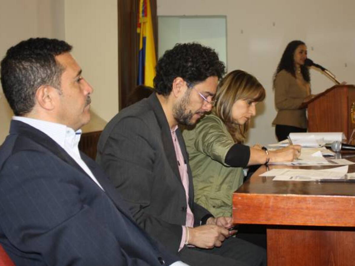 Iván Cepeda y Ángela María Robledo solicitaron audiencia pública en El Carmen del Chucurí
