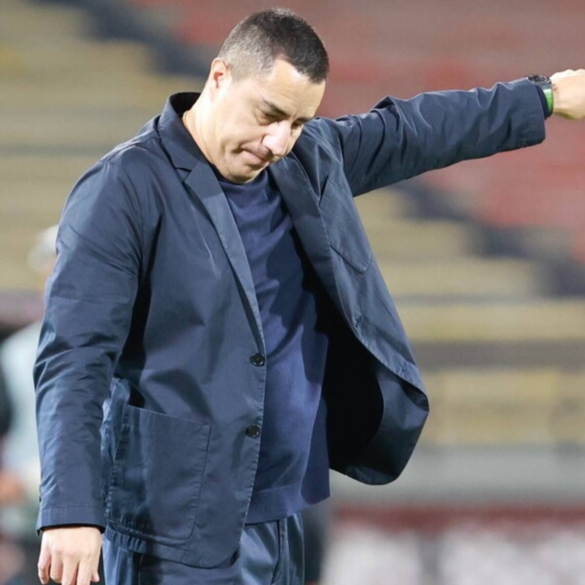 Efraín Juárez no aprende: hizo gestos tomados como provocación y se fue expulsado