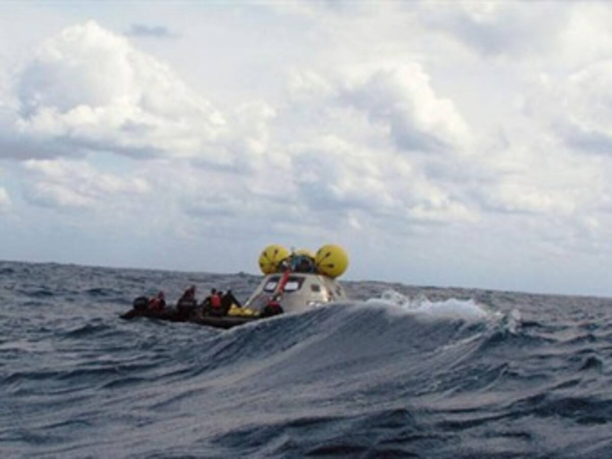 La NASA ensaya en el Atlántico un amerizaje de su futura nave lunar
