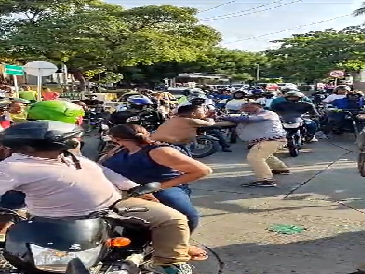 Dos hombres se enfrentaron a puños en el semáforo de los Cuatro Vientos