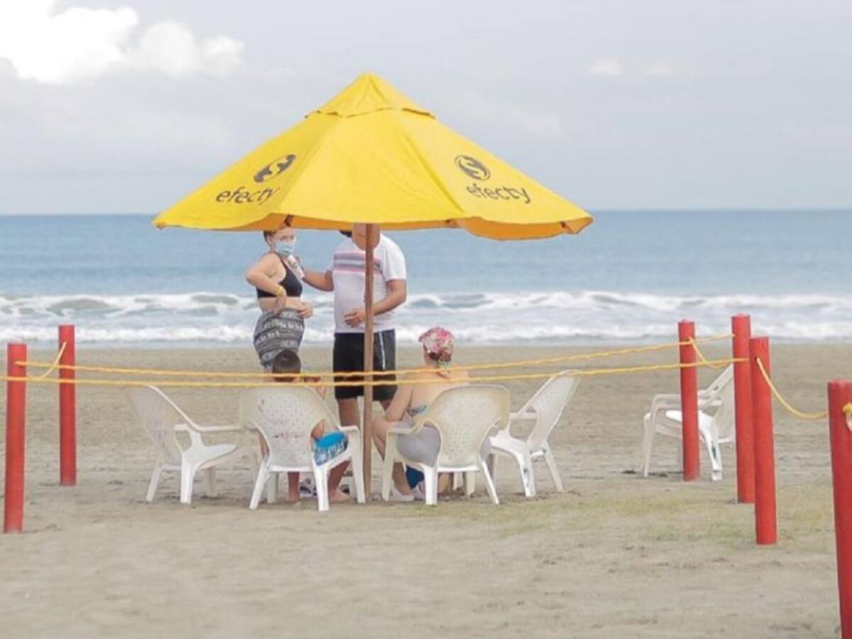 Tras afectaciones de IOTA reabren tres tramos de playa en Bocagrande