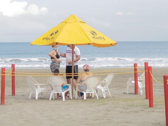 Tras afectaciones de IOTA reabren tres tramos de playa en Bocagrande